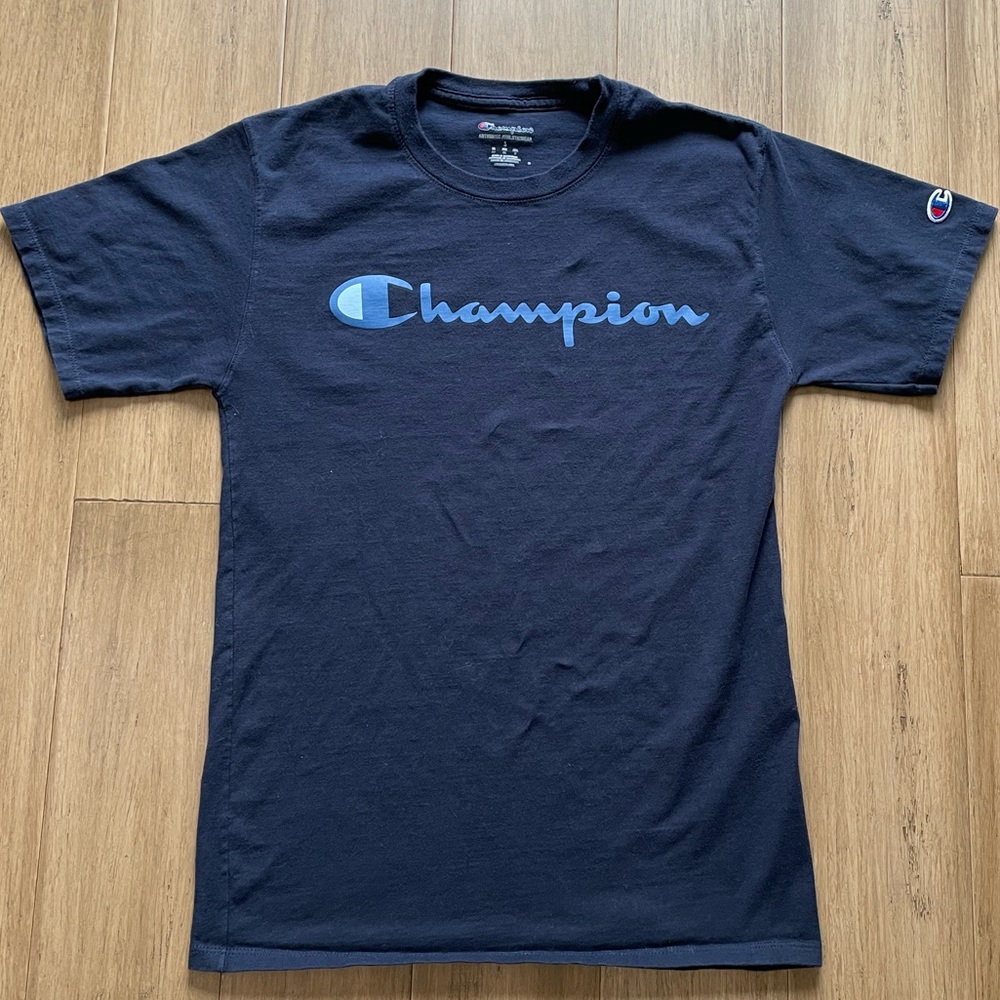 Champion simple logo tshirt, Size S